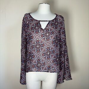 Elegant Women's Blouse with Geometric Pattern
